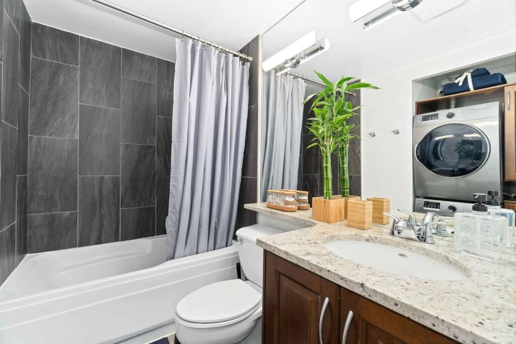 2Br Condo With Breathtaking View In Downtown! Free Parking - 6 Sleep Vancouver Bagian luar foto